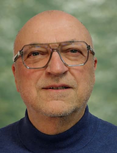 Portrait de Henri Billard en situation professionnelle, souriant et confiant
