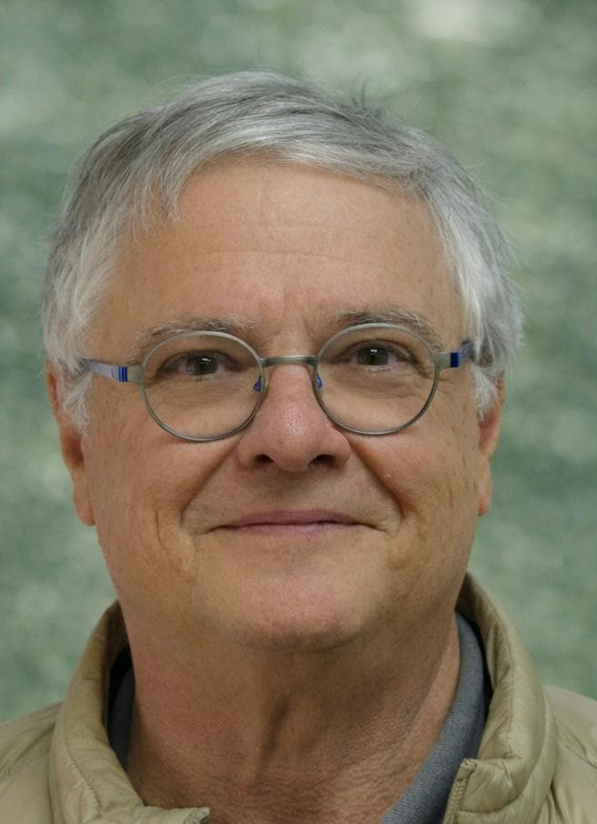 Portrait de Pierre Cluzel en situation professionnelle, souriant et confiant